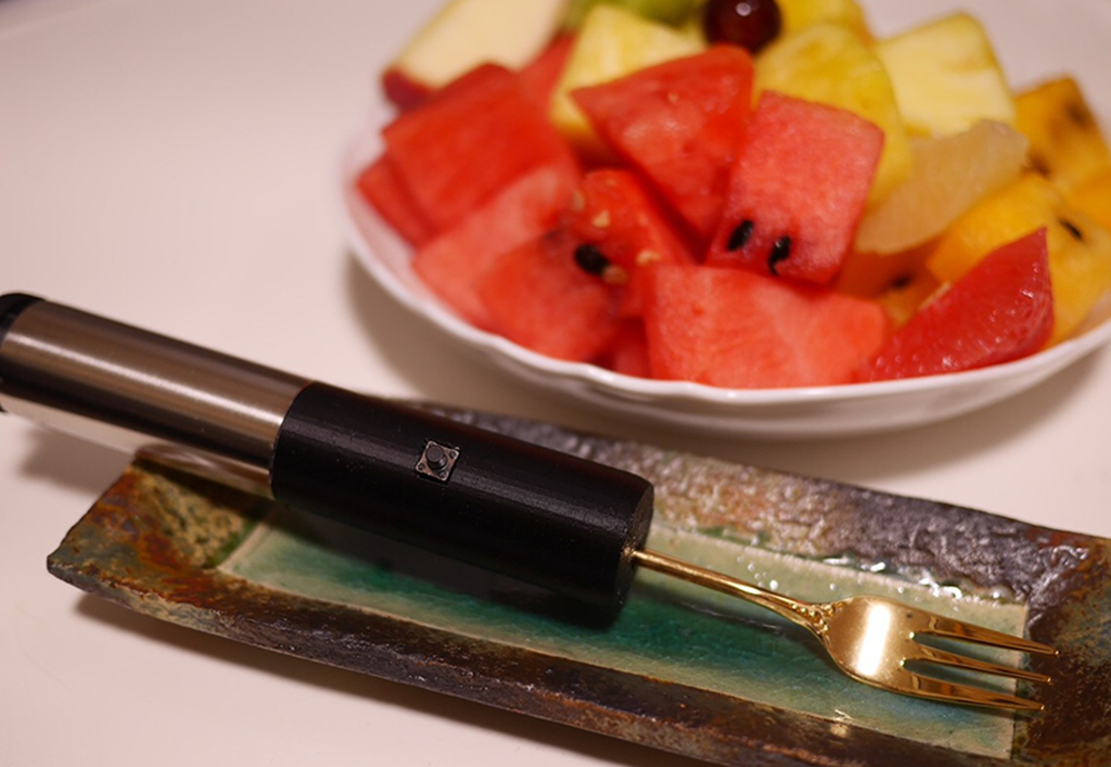 フォーク型の電子味覚デバイス