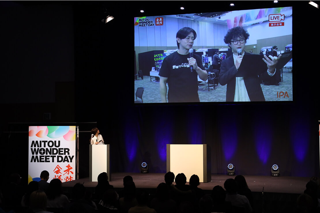 展示ブースライブ中継